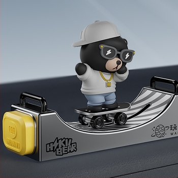 Autó belső kiegészítő – ideiglenes parkolási tábla és illatosító diffúzor, modell B03-HIKII, anyag műanyag, márka Playful