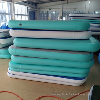 Oke márkájú felfújható ágy, 7 kg súly, 200 kg teherbírás, felület kompozit anyagból
