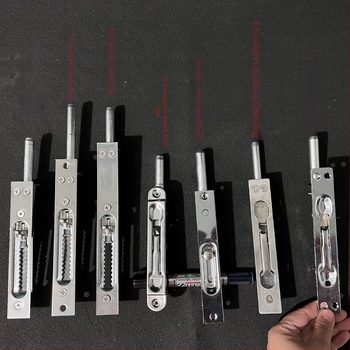 Ajtózár kapocs rejtett hornyokkal, fém, elektroplatált felület, modern minimalista stílus