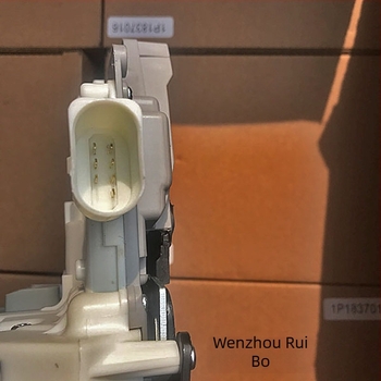 Autó ajtózár blokk központi záróegységgel – márka Wenzhou Ruibo, modellek 1P1837015/1P1837016/1P0839015/1P0839016, kompatibilis a Seat 1P0837015/1P0837016