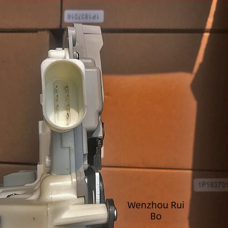Autó ajtózár blokk központi záróegységgel – márka Wenzhou Ruibo, modellek 1P1837015/1P1837016/1P0839015/1P0839016, kompatibilis a Seat 1P0837015/1P0837016