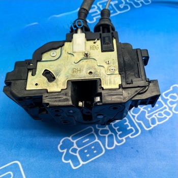 Jobb első ajtó központi záróaktuátor – modell 81320-2H030 / 813202H030, Hyundai Modern 08 Yuedong, acél, Furundelai