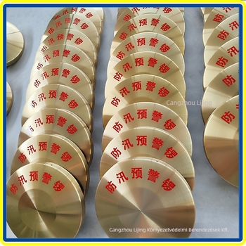 Rézötvözetből készült gong nyomtatott katasztrófa-figyelmeztető felirattal, árvízvédelmi és vészhelyzeti felhasználásra