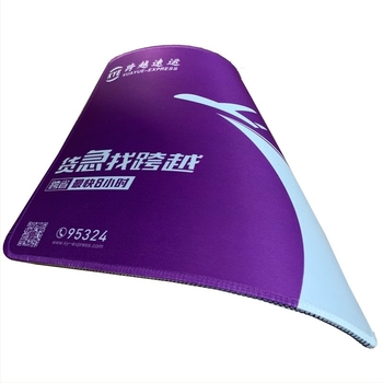 Nagy gumírozott szövetes gamer egérpad logóval, egyoldalas, csúszásmentes, méret 210×260×3 mm