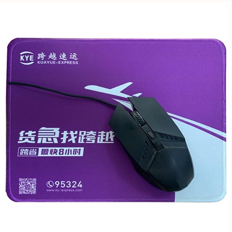 Nagy gumírozott szövetes gamer egérpad logóval, egyoldalas, csúszásmentes, méret 210×260×3 mm