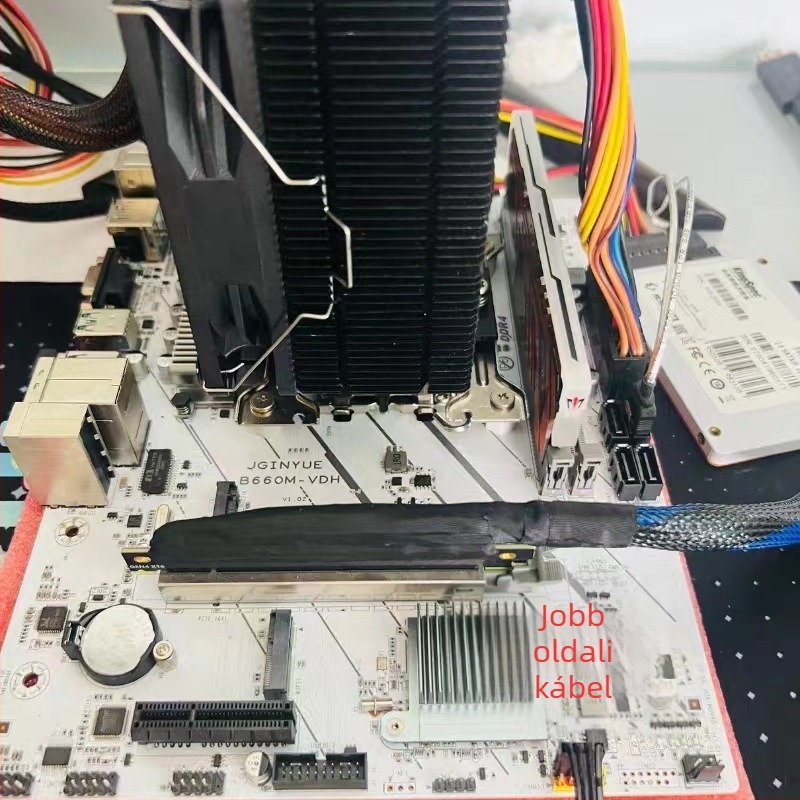 PCIe 4.0 x16 GPU riser adapter kábel, szőtt, rézmaggal, 32 GB/s