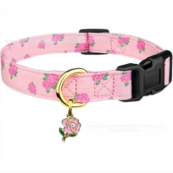 Kutyanyakörv pamut-poliészter anyagból, virágos mintával, Márka Star Language, állítható, lazább stílus