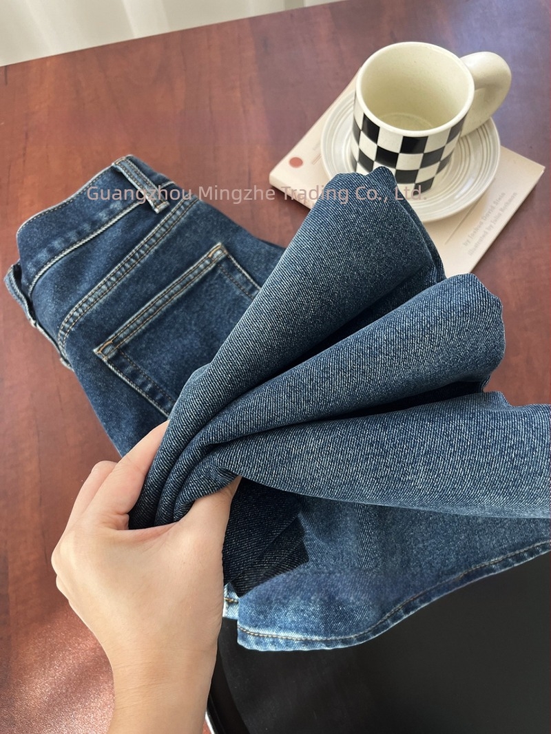 Farmernadrág denimből, magas derekú, fleece-betétes, vastag anyagú, egyenes szabású, mikro-flare