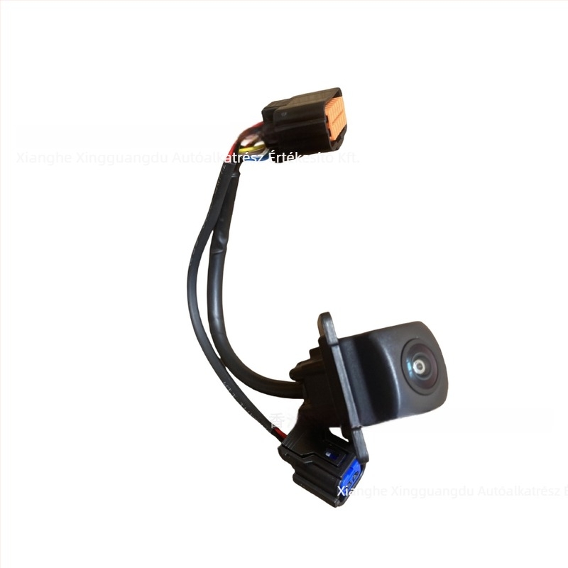 Hyundai Sonata (2015–2018) hátsó tolató kamera; modellek 95766-C1000 / 95766C2100; felbontás 1080; feszültség 12V; automatikus szögállítás