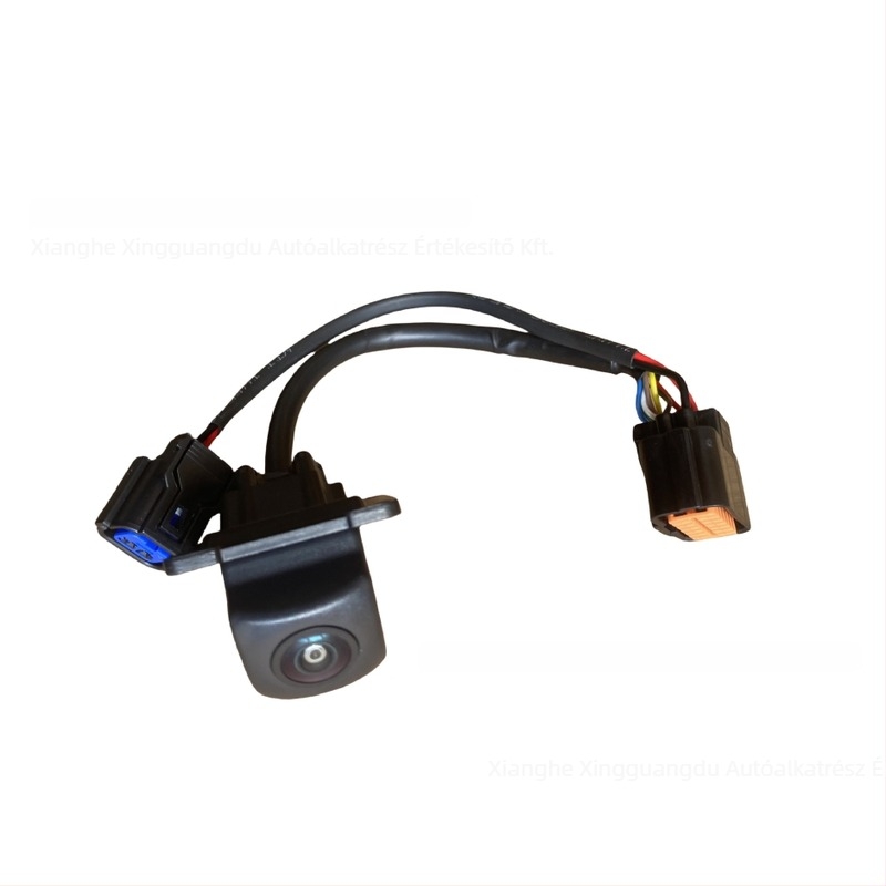 Hyundai Sonata (2015–2018) hátsó tolató kamera; modellek 95766-C1000 / 95766C2100; felbontás 1080; feszültség 12V; automatikus szögállítás