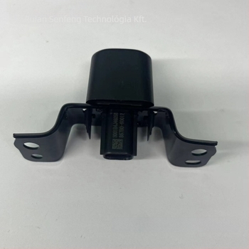 Toyota Land Cruiser LX570 elölről néző parkolókamera, modell 867B0-60012 • 12V • 170° látószög • HD felbontás • ABS ház