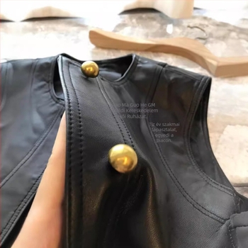 Női PU bőr mellény, lazán szabott, kerek nyakú, záródó egy sor csattal