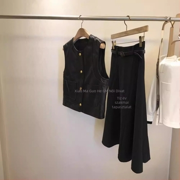 Női PU bőr mellény, lazán szabott, kerek nyakú, záródó egy sor csattal