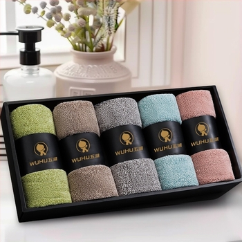 Korall fleece törölköző ajándékdobozzal logónyomással, testre szabható, 80 g, fésült fonal, varrt szegéllyel