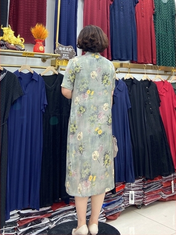 Új nemzeti stílusú, plusz méretű selyem cheongsam ruha nőknek, nyár 2024