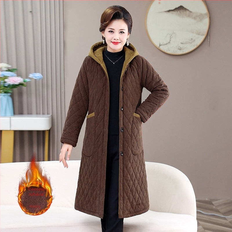 Pamut töltésű téli kabát fleece-béléssel, kapucnival, középmagas hossz, color-block mintázat (Fleece-bélés, Pamut töltet, Kapucni, Középmagas hossz)