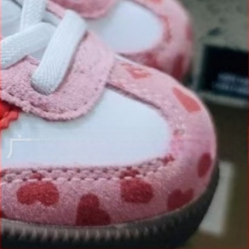 BG082 Készleten: Koreai stílusú gyerekeknek retro sneaker szív motívummal, leopard mintázat