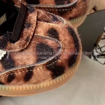 BG082 Készleten: Koreai stílusú gyerekeknek retro sneaker szív motívummal, leopard mintázat