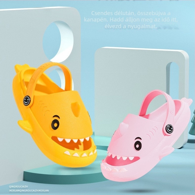 Gyerek Shark Cave papucs – PVC felsőrész, csúszásmentes vastag talpú, belső nélküli, aranyos mesefigura dizájn, 1-6 éveseknek
