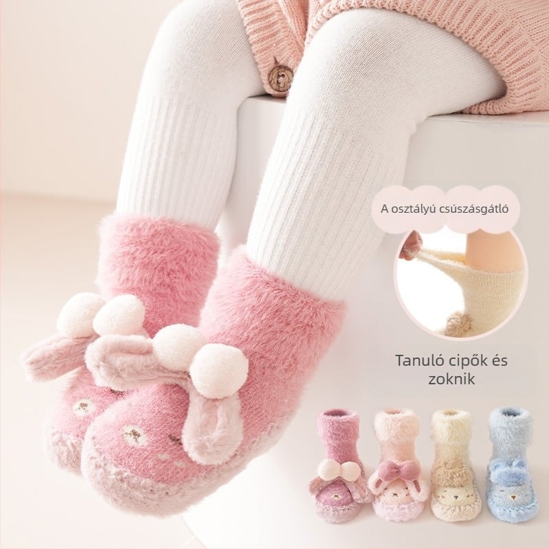 Újszülött beltéri cipő és zokni szett, téli fleece-bélés, csúszásmentes talp, rajzfilm mintával