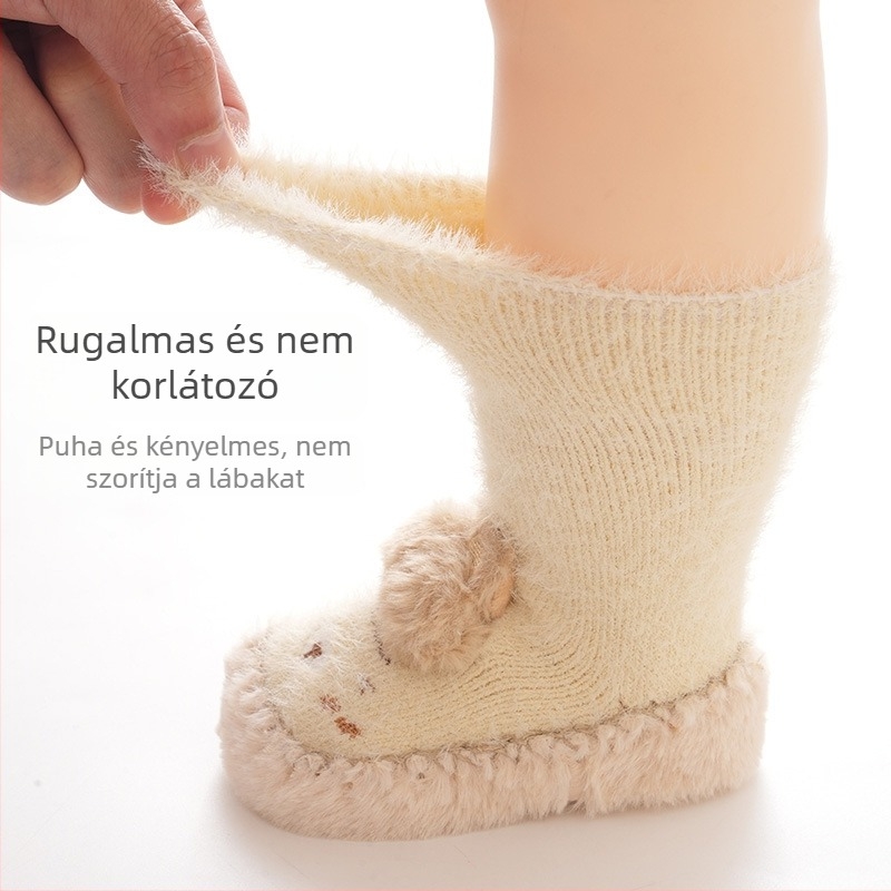 Újszülött beltéri cipő és zokni szett, téli fleece-bélés, csúszásmentes talp, rajzfilm mintával