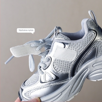 Unisex gyerekeknek szánt dad shoes stílusú cipő, 2025 tavasz–ősz, légáteresztő hálós felsőrész, ezüst színű könnyű futócipő