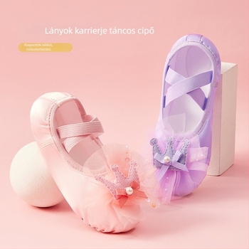 Gyerekeknek való tánccipő slip-on kialakítással, macska tappancs formájú, selyem felső, virágos csipkével díszített, puha marhabőr talp