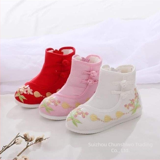 Lányoknak készült őszi-téli rövidcsizma etnikus hímzéssel, hagyományos kínai ihletésű dizájn, táncelőadásokhoz, felső rész: pamut, talp: marha ín, 1–3 éveseknek