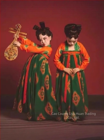 Gyerekeknek szóló táncos jelmez Dunhuang ihletésű, Tang dinasztia Hanfu stílusú előadásra, chiffon anyag, 70–80% poliészter, tavasz–ősz időszakra, 3–8 éveseknek.