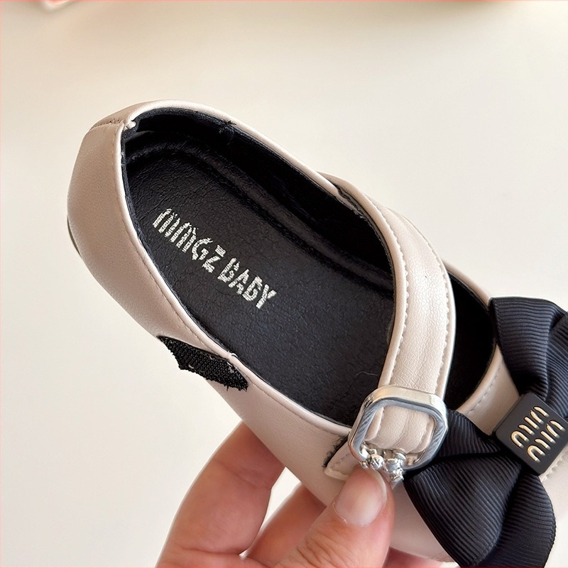 Gyermekeknek szánt szandál PU felsőrésszel, marhaín talppal, Velcro-zárás, hercegnő stílusú