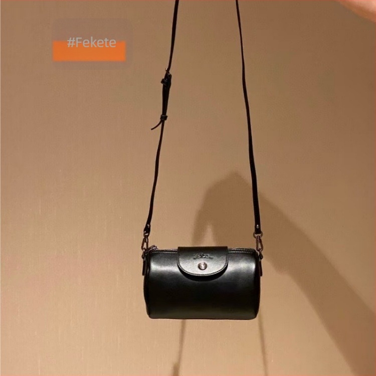 Mini henger alakú oldaltáska - PU, párnás forma, cipzáras nyitás, szintetikus bőr belső, városi egyszerűség