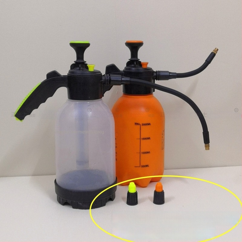 Elektromos öntözőkanna univerzális permetezőfejjel és kinyújtható nyéllel; műanyag kivitel; márka Zheng Ge Shi; típus: permetező/öntözőkanna.