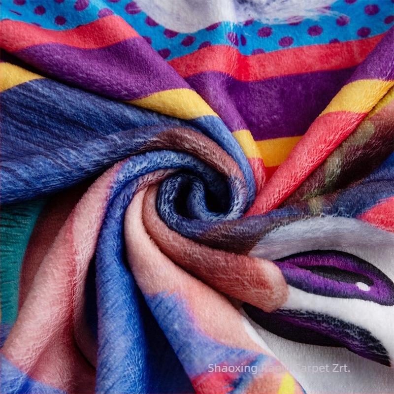 Poliészter Coral fleece takaró, 300 GSM, geometrikus minta, tavasz és ősz