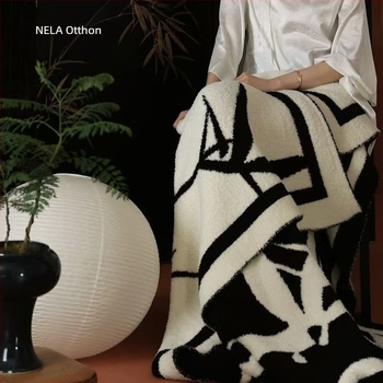 Kanapé takaró: jacquard kötött poliészter, geometriai minta, súly 920 g, tavasz-őszi szezon