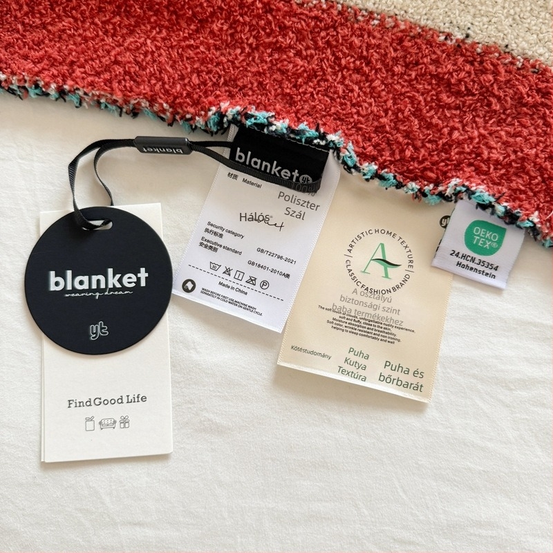 Dizájner eredeti, multifunkcionális kötött plüss takaró, rajzfilm mintával (Poliészter; 1000–1499 g; Tavasz-Nyár; Rajzfilm minta; Kötött plüss)