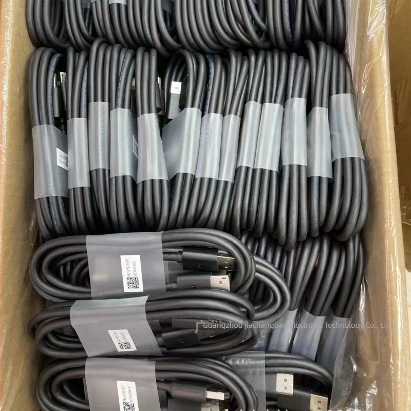 DisplayPort kábel, aranyozott csatlakozók, oxigénmentes réz vezetők, 1,8 m hosszú, DP interfész