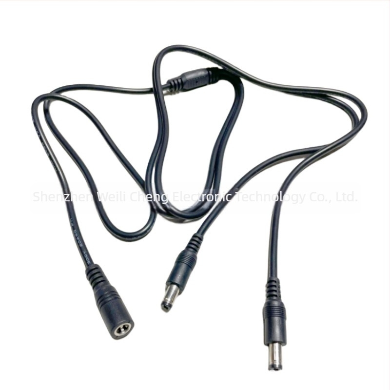 12V DC tápkábel 0,5 mm² vezetővel, 1–2 osztó, férfi- és női végek, 1,1 m hosszú