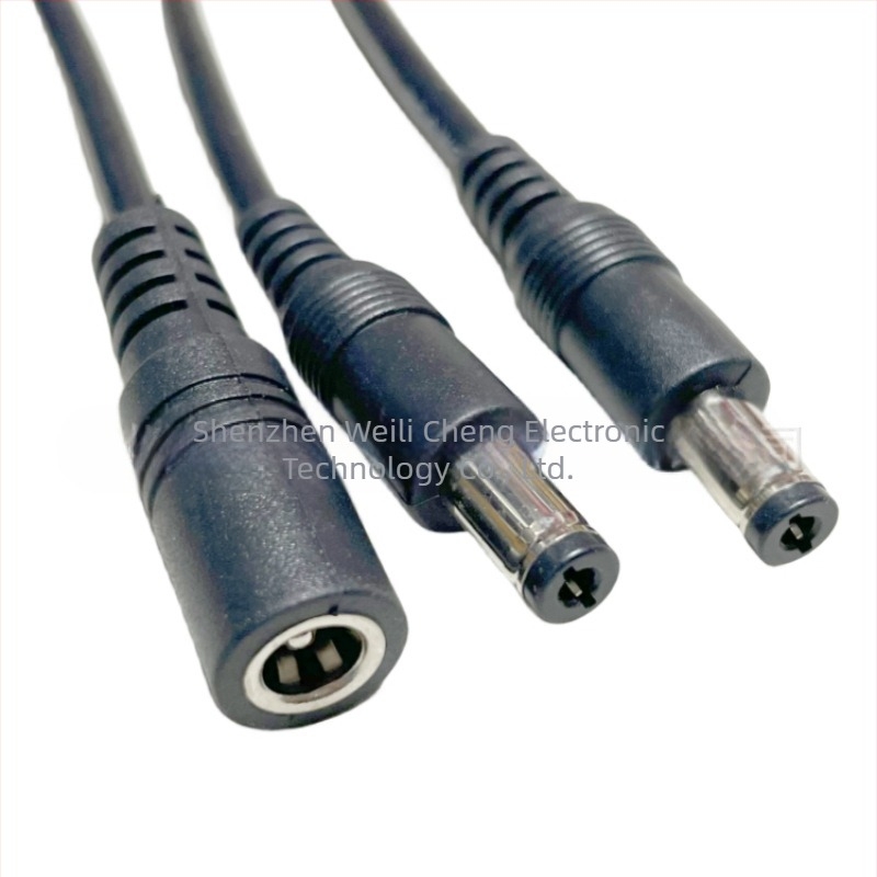 12V DC tápkábel 0,5 mm² vezetővel, 1–2 osztó, férfi- és női végek, 1,1 m hosszú