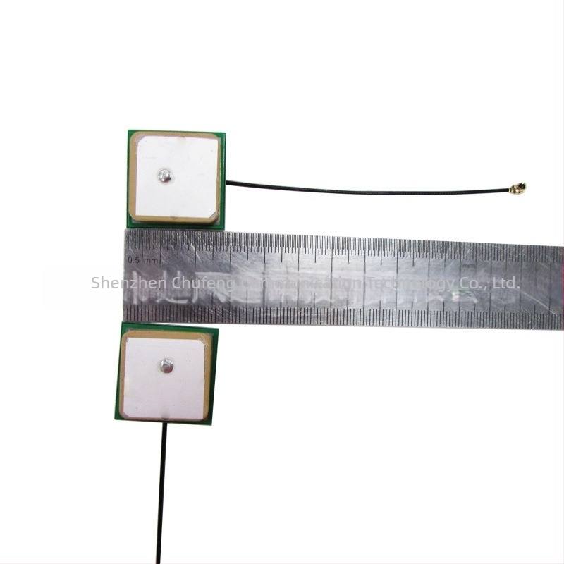 Kerámia GPS antenna beépített aktív és passzív elemekkel, 25×25×4 mm, navigáció és helymeghatározás
