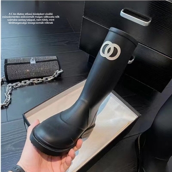 Női PVC esőcsizma, magas szár, alacsony sarkú 1–3 cm, slip-on, betűs mintázat