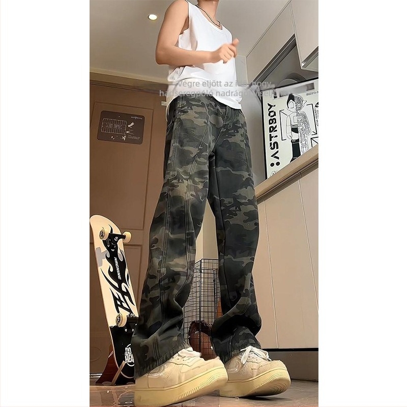 Munkaruha-stílusú farmernadrág mikroflare szabású, cipzárral, középmagasságú derék, pamut denim, kamuflázs minta