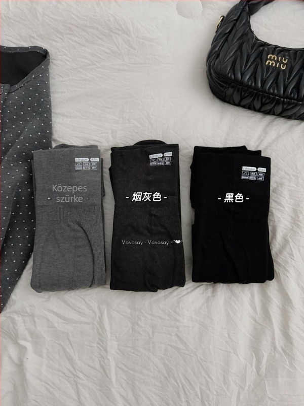 Pamut harisnyanadrág téli melegítő funkcióval, közepes vastagságú, lábfejes, egyszínű mintázat