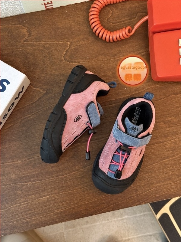 Gyermekeknek Velcro-s túracipő – kültéri hegyvidéki stílus, gumírozott talp, lélegző belső háló, felső része mikroszálas bőr, uniszex