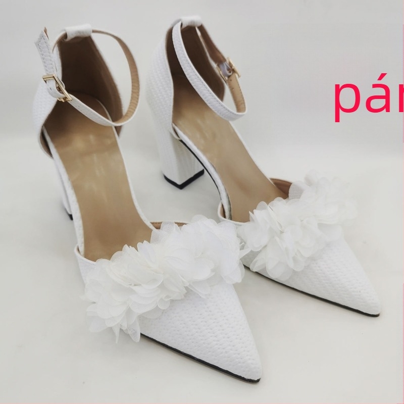 Vanessa Magas sarkú tömör szandál, egyszerű stílusú, felső rész műbőr, csatával zárható, gumitalp, belső PU, 8 cm-nél magasabb vastag sarok