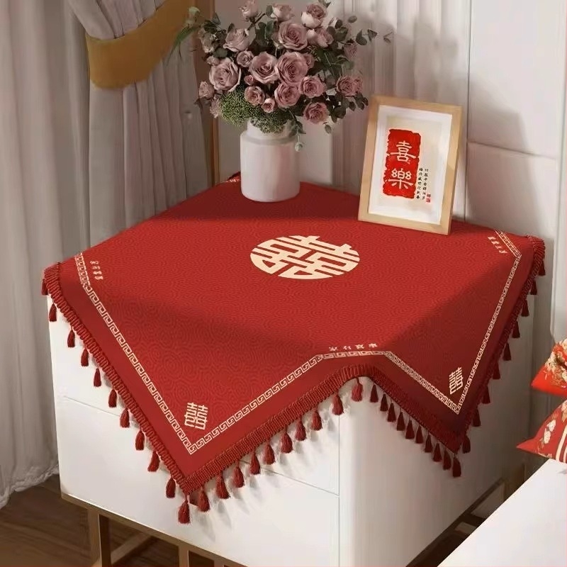 Esküvői éjjeliszekrényre dekoratív takaró – szintetikus rostból készült textile, esküvői stílus, alkalmas nappalira, hálószobára, étterembe és gyerekszobába