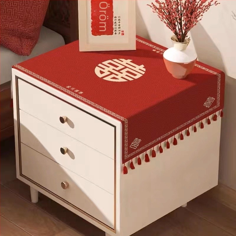 Esküvői éjjeliszekrényre dekoratív takaró – szintetikus rostból készült textile, esküvői stílus, alkalmas nappalira, hálószobára, étterembe és gyerekszobába