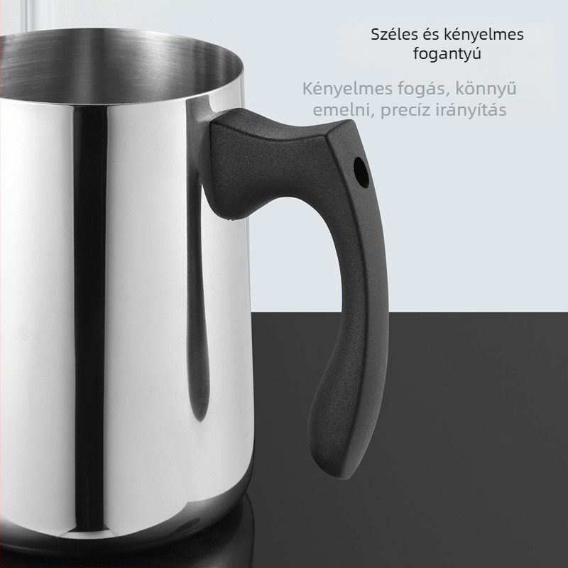 Rozsdamentes acélből készült latte art pohár műanyag nyéllel és skálával; tartalmaz latte art hengert és viaszolvasztó poharat; lézergravírozott logó; FR003; testreszabás elérhető