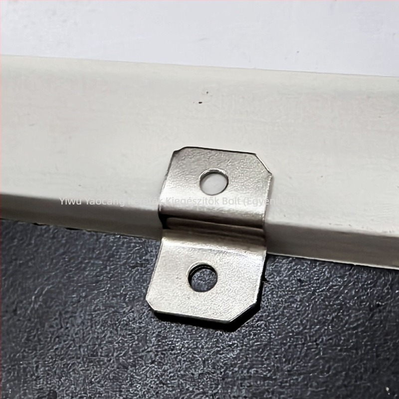 Z alakú sarokcsap keretekhez – galvanizált vasból készült konnektor, elektroplating bevonat, Yaochuang márka, zacskós csomagolás