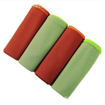 Mikroszálas sporttörölköző – nedvszívó, gyorsan száradó; futballhoz, futáshoz és tollaslabdázáshoz