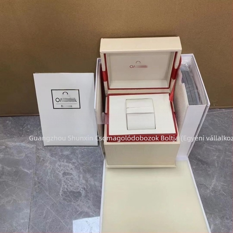 Replika órás doboz – Omi Cafe Konstelláció Pillangó sorozat; Anyag Cortical; Modell Replica watch box; Csomagolás Packing box; Cél: ajándék/általános/ékszer csomagolás; Gyártási folyamat replication process